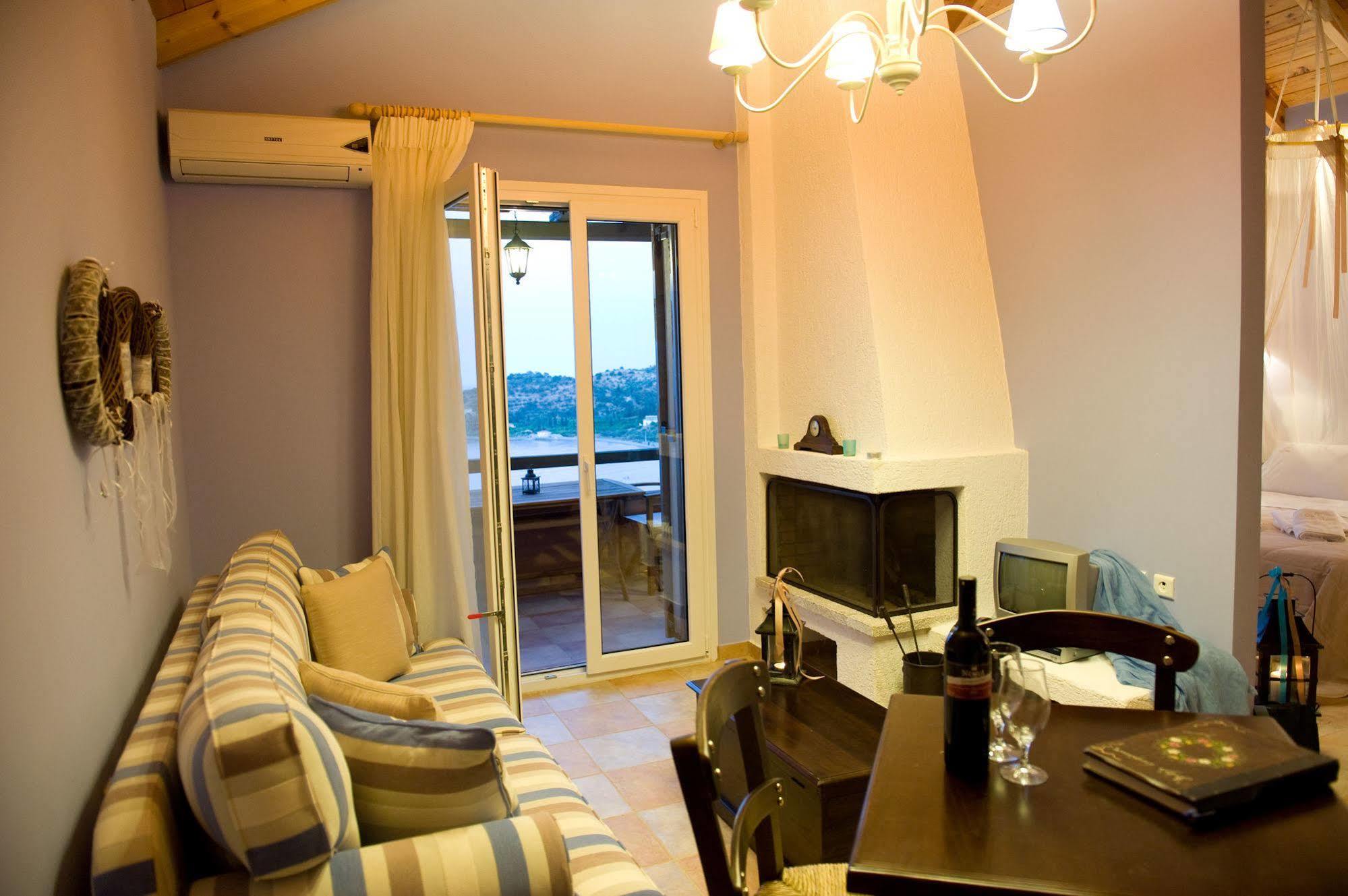 Apelon Tiritas Villas เลโอนีดีออน ภายนอก รูปภาพ